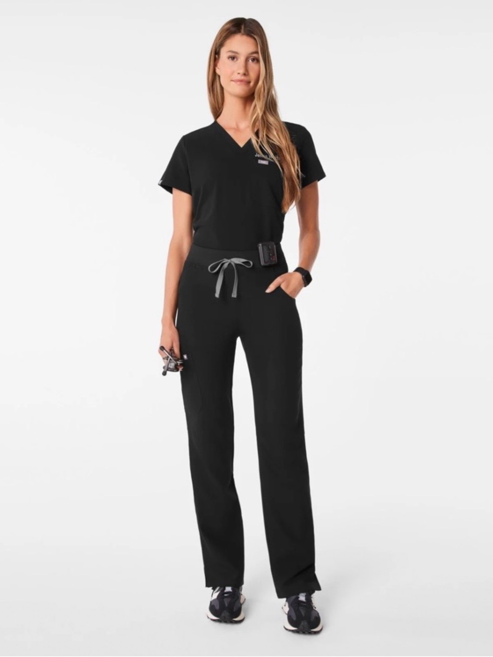 Figs Women's High Rise Kade Cargo Straight-Leg Scrub Pants in Black